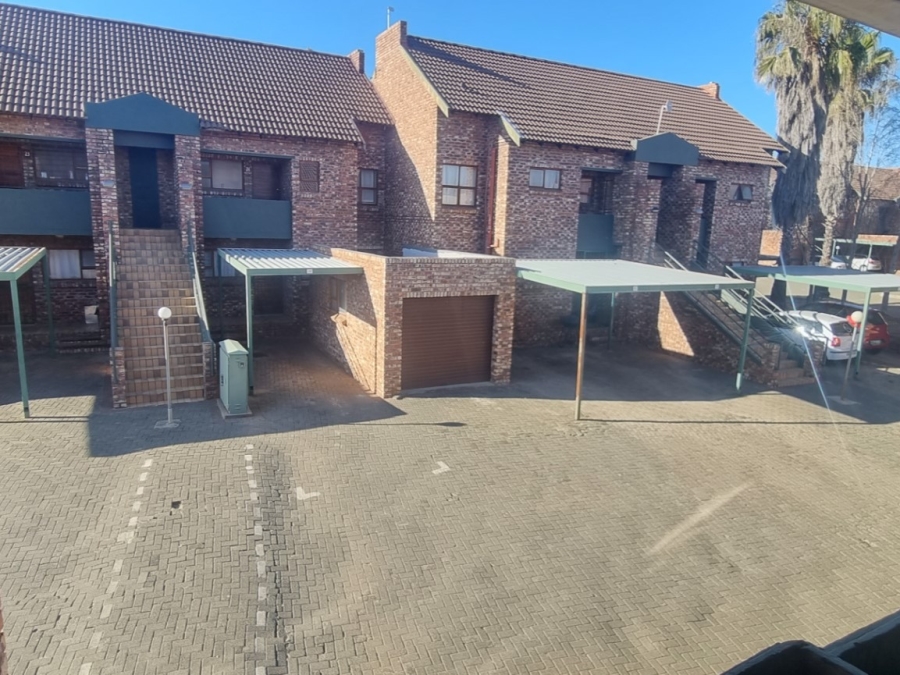 2 Bedroom Property for Sale in Langenhovenpark Free State